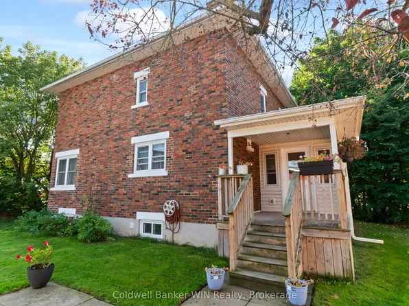 121 Queen St W, Wellington North, ON N0G 2L1