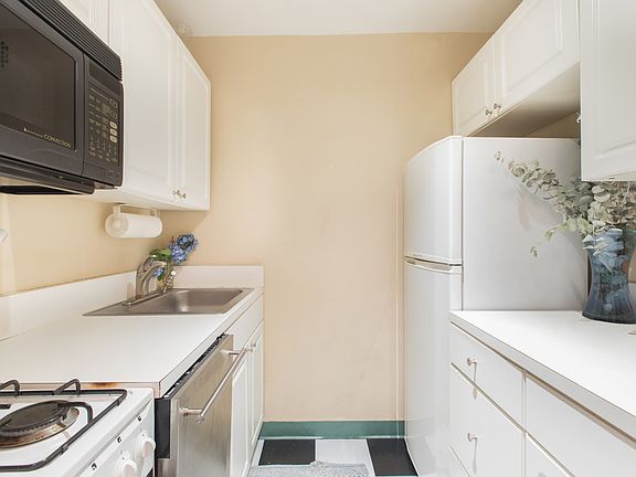 5th image of 209 E 56th St APT 4J