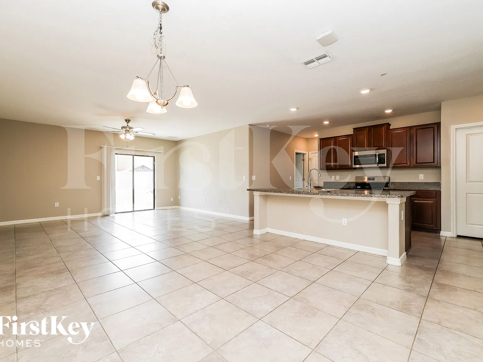 6 bed, 3.0 bath, 2580 sqft, $2,930 — Photo 4