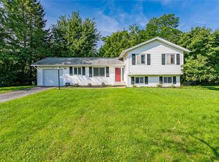 18 Campfire Rd N, Henrietta, NY 14467