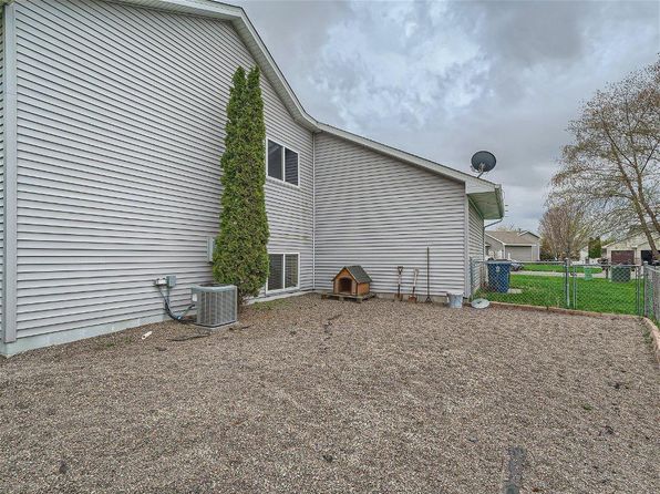 5588 Kalenda Dr NE, Albertville, MN 55301