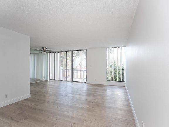 3rd image of 3200 Bridgewood Dr
