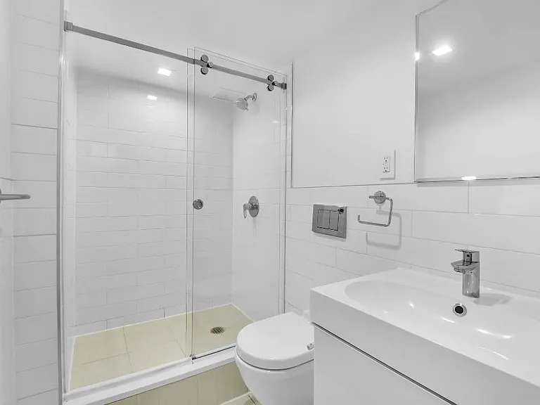 210 E 22nd St #GLC — Photo 3