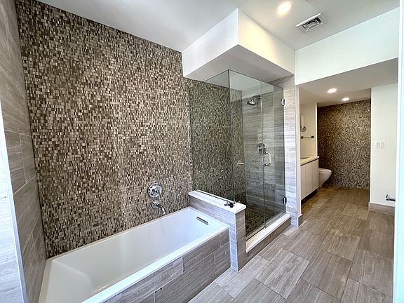 3rd image of 16 E 18th St Floor 9