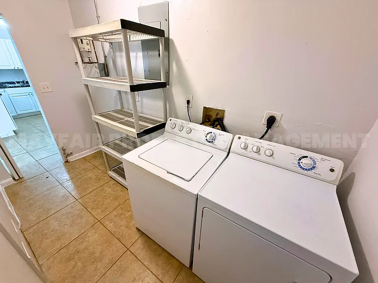 380 Kingsbridge St — Photo 13