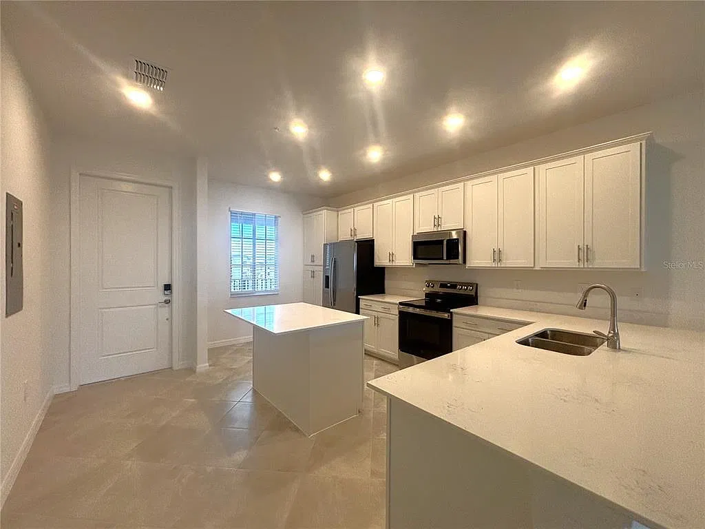 2 bed, 2.0 bath, 1120 sqft, $1,995 — Photo 3