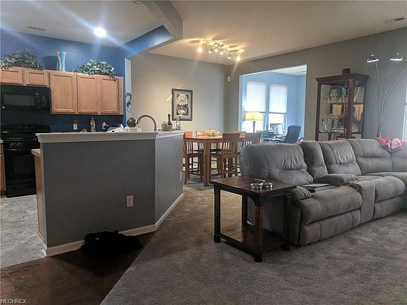 5th image of 9465 Berkshire Ct