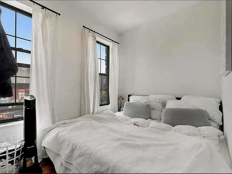 174 Roebling St #2 — Photo 4