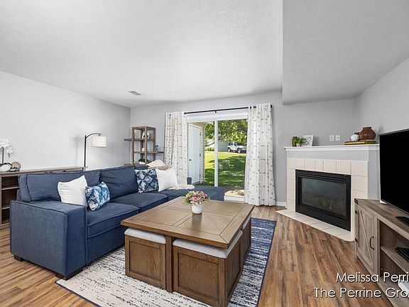 3rd image of 1779 Park Trl NE