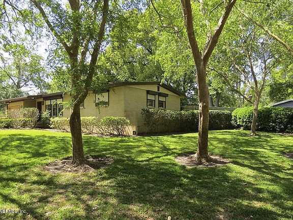 2nd image of 2104 Limoges Dr E