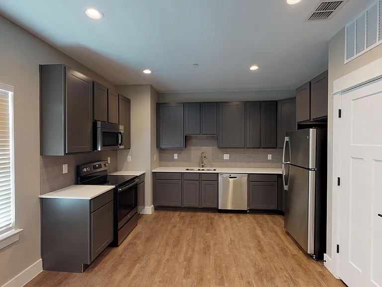 311 Craddock Ave #102 — Photo 6
