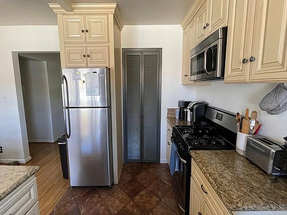 5th image of 5866 Bowcroft St Unit 3