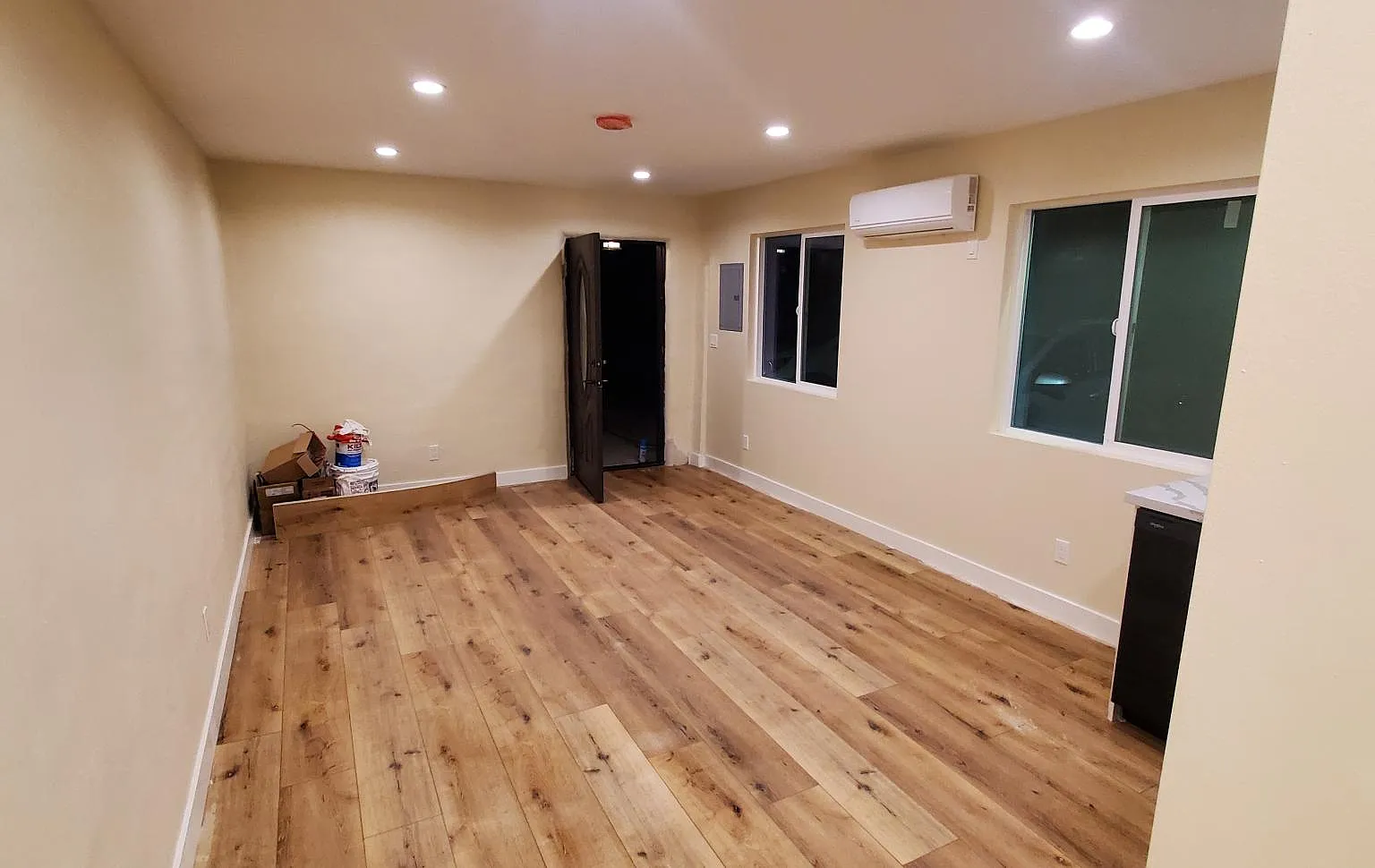 Studio, 360 sqft, $1,600 — Photo 4