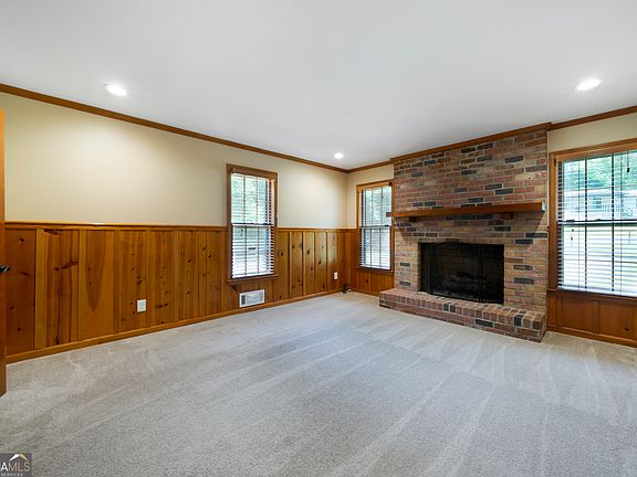 3rd image of 104 Lake Somerset Dr NW