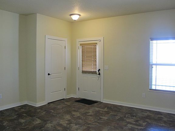 4th image of 141 Jasper Ln