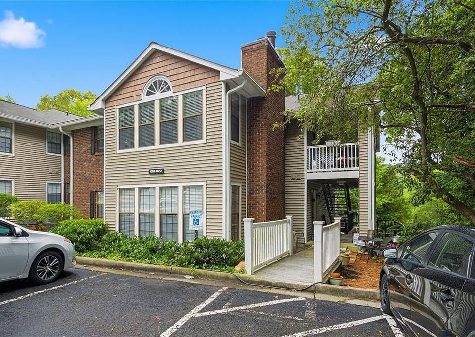 1st image of 619 Barrington Hills Dr