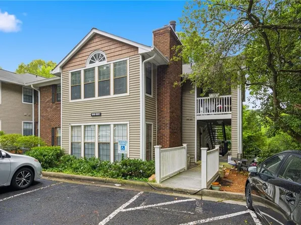 619 Barrington Hills Dr, Sandy Springs, GA 30350