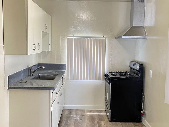 4th image of 160 W Hillcrest Blvd APT B-hillcres