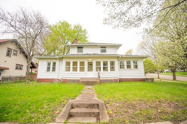 1st image of 211 Para Ave