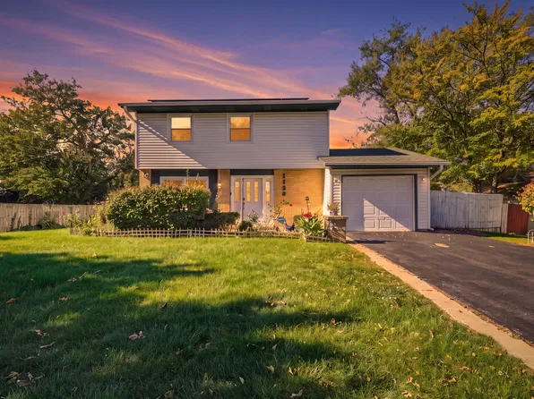 1738 Newport St, Glendale Heights, IL 60139