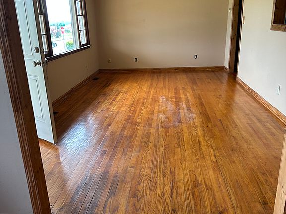 4th image of 1757 Anthony Rd