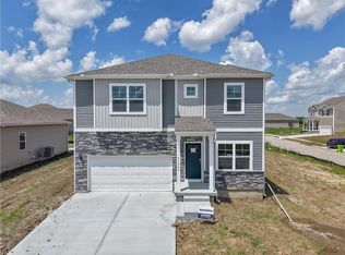 21800 Lucca Ln, Peculiar, MO 64078