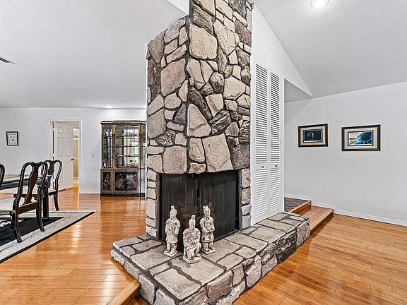 5th image of 10158 SE ACORN Way