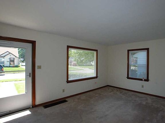 5th image of 3417 Charlotte St