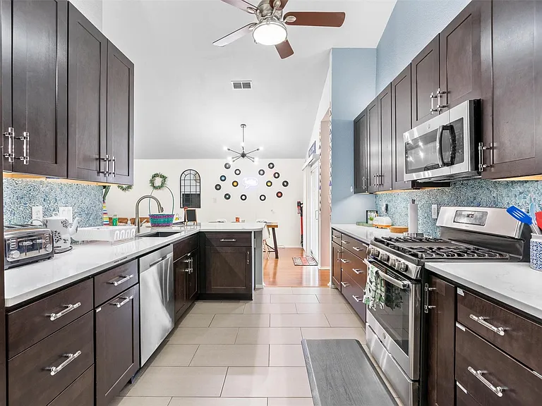 512 Edwards Dr — Photo 13