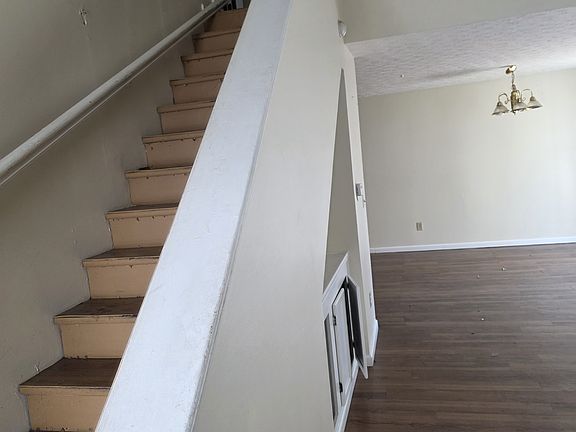 2nd image of 5041 Lewiston Dr