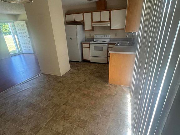 5th image of 721 Carolina #24