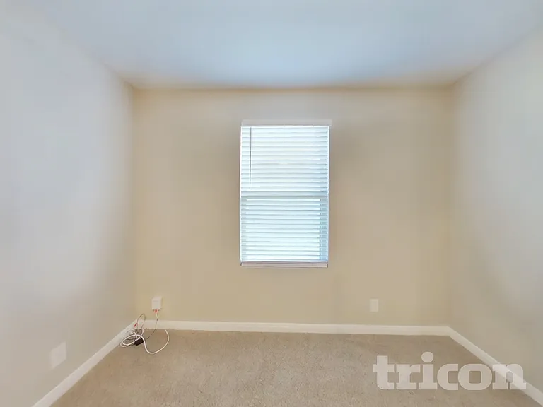 4827 Hallies Gdn — Photo 15