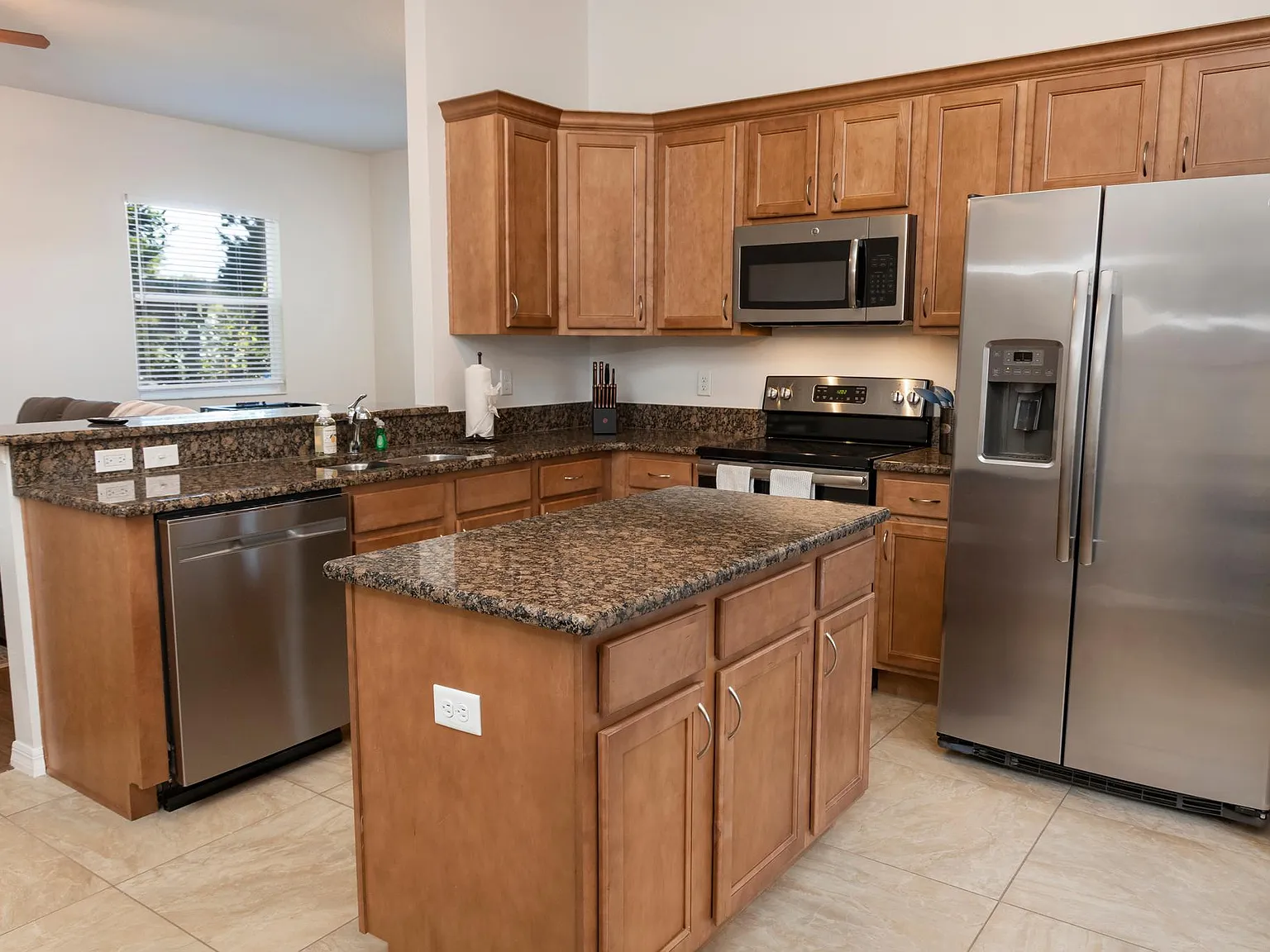 3 bed, 1453 sqft, $2,700 — Photo 2