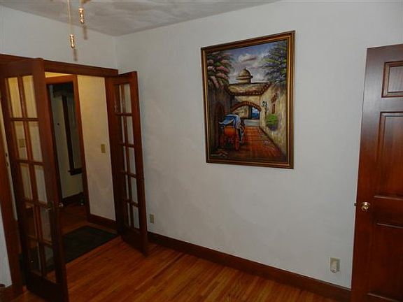 4th image of 121 Park Ave