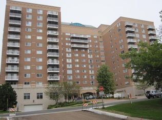 6711 Lake Shore Dr S APT 913, Minneapolis, MN 55423