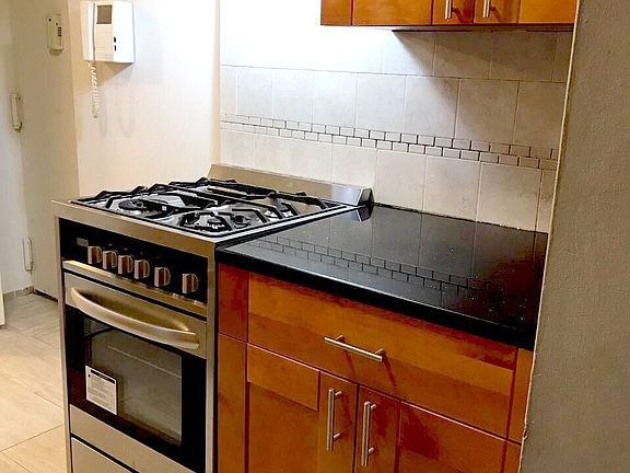 4th image of 401 E 68th St APT 3A