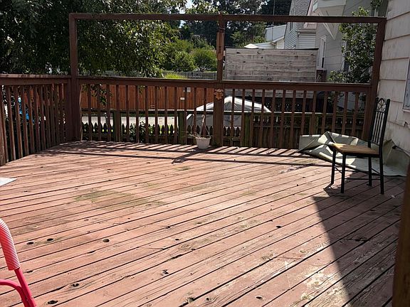 4th image of 2149 Maplewood Ave
