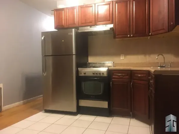 498 Jefferson Avenue image 1 of 4