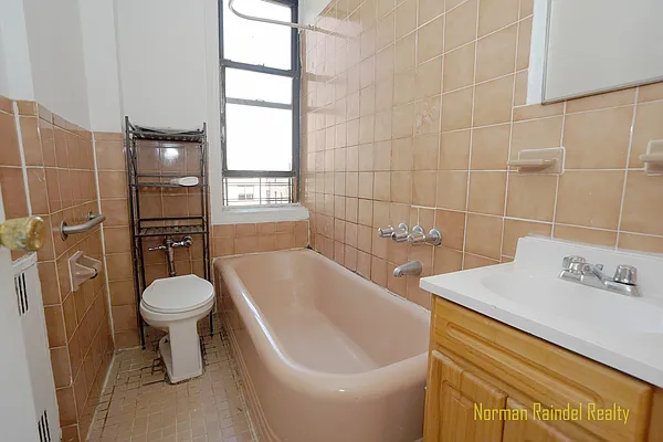 Rented by Norman Raindel, LREB | media 24