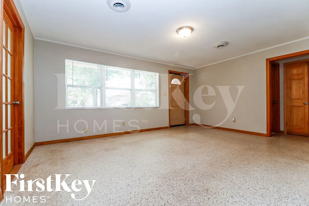 3 bed, 2.0 bath, 1579 sqft, $3,135 — Photo 2