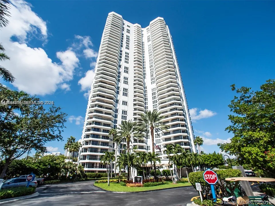 3500 Mystic Pointe Dr #2306