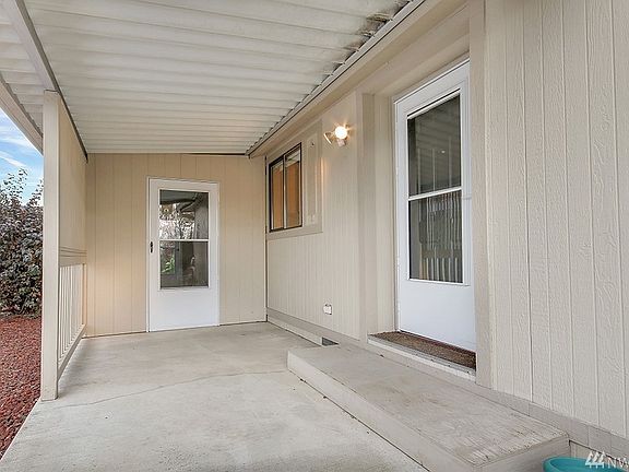 3rd image of 1402 22nd St NE Unit 551