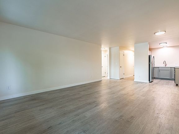 4th image of 14826 SE 38th St APT 1