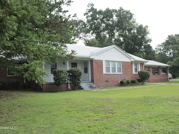 34 A St, Bay Springs, MS 39422