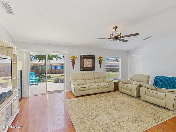 2nd image of 5523 Yaupon Holly Dr