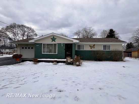 1459 Dover Pl, Saginaw, MI 48638