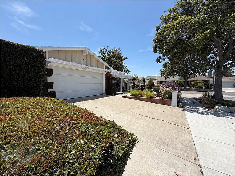2512 W Fulcrum Pl — Photo 2