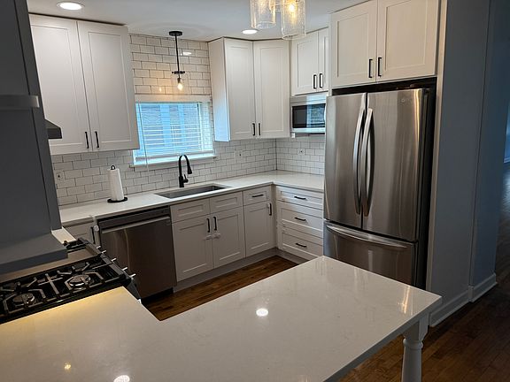 2nd image of 5707 W Giddings St #1