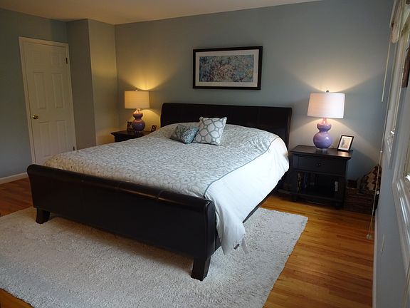 2nd image of 10 Village Green Ct