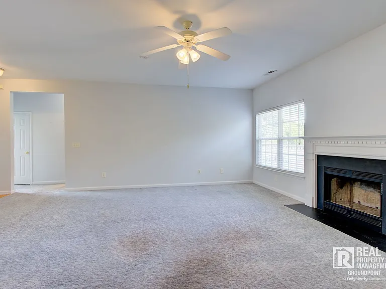 2815 Summertrees Blvd — Photo 9